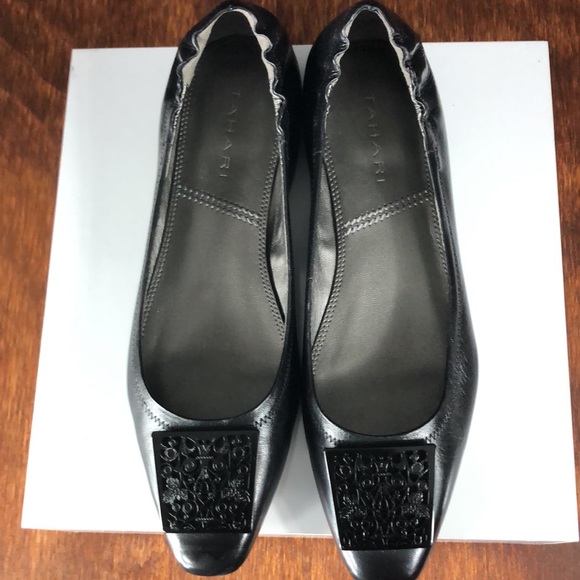 TAHARI Black Leather Flats w/Black Filigree Buckle - Picture 2 of 12
